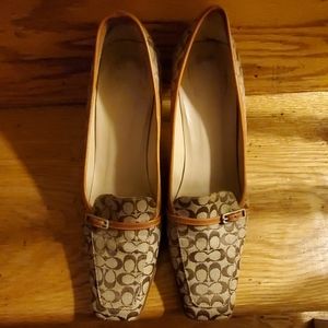 Coach Pumps
